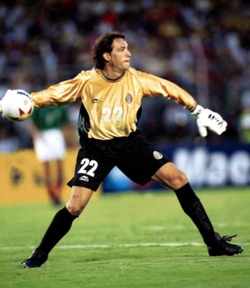 El arquero de apodo el “Grande”, tuvo buenos momentos en el futbol mexicano, donde fue campeón dos veces, una con Santos y otra con León. Sin embargo, le tocó la época de Jorge Campos, Oswaldo Sánchez y Oscar Pérez. 