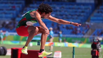 Alberto Álvarez entra a la historia y clasifica a la final del Salto Triple