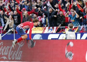 Vitolo vio el desmarque de Griezmann que encaró ante Pacheco, el primer tiro fue al palo pero al rechace, el jugador francés hizo el 2 a 0.