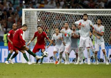 Cristiano Ronaldo marca ante Espa&ntilde;a. Fue su &uacute;ltimo gol de libre directo hasta la fecha.