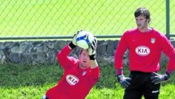 <b>UNO SE IRÍA. </b>Coupet y Leo Franco se ejercitan en un entrenamiento.