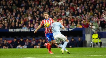 El jugador del Atltico de Madrid, Sorloth, marca el 1-1 al Celta de Vigo. 
