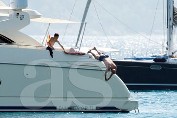 Zidane: Real Madrid coach and his family enjoy the sun in Ibiza