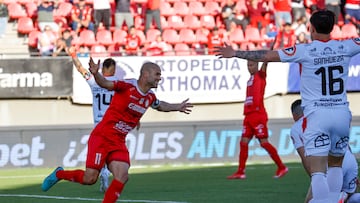 Futbol, Union La Calera vs Nublense.
Fecha 25, campeonato nacional 2025.
El jugador de Union La Calera, Sebastian Saez, izquierda, celebra su gol contra Nublense durante el partido de primera division realizado en el estadio Nicolas Chahuan de La Calera, Chile.
26/10/2025
Raul Zamora/Photosport
Football, Union La Calera vs Nublense.
25th round, 2025 national championship.
Union La Calera’s player Sebastian Saez, left, celebrates after scoring against Nublense during the first division match at the Nicolas Chahuan stadium in La Calera, Chile.
26/10/2025
Raul Zamora/Photosport