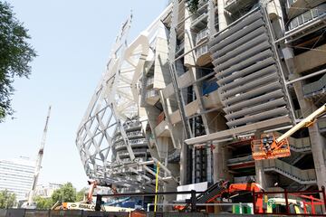 Las obras de remodelación del estadio del club blanco siguen avanzando sin parar durante el verano. Así se encuentra el exterior del estadio durante estos días.