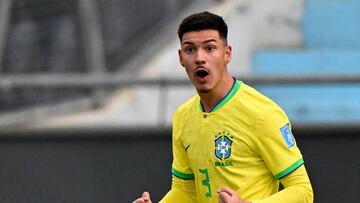 El defensa brasile?o Jean Pedroso.
