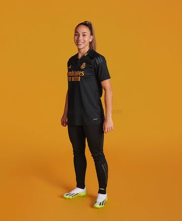 Negra con detalles amarillos, as赤 es la tercera equipaci車n del Real Madrid