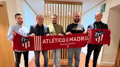 Pedraza con la directiva de la peña atlética Medinenses.