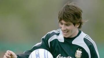 <b>PRIMERO, EL GRUPO</b> El jugador del Barcelona Leo Messi asegurá quie prefiere un título con su equipo o su selección al premio individual que supone conseguir el Balón de Oro.