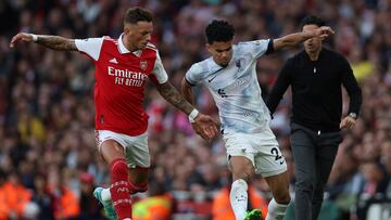Luis Díaz enfrentando al Arsenal en Premier League