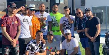 Además de Vidal, su banda está conformada por Andy LaNae (productor), Andy Roman (manager), Efefran, El Rocky, Almeida, La Efe 31, Productor Dexter, J Fran.