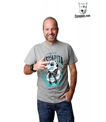 El bien conocido como ‘Doctor’ García tiene una popular línea de ropa deportiva y casual llamada ‘Caskarita’. Sus productos, con ilimitados diseños, se pueden comprar en su tienda en línea, además de sus sucursales a lo largo del territorio mexicano.