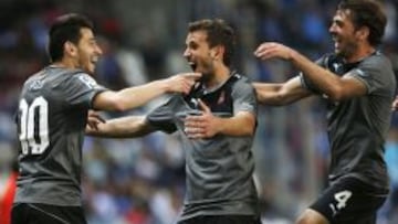 Pizzi celebra con Víctor Sánchez y Stuani el 1-2.