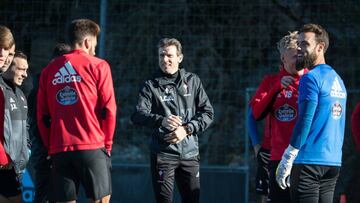 Juan Carlos Unzu&eacute;, durante un entrenamiento del Celta en A Madroa.