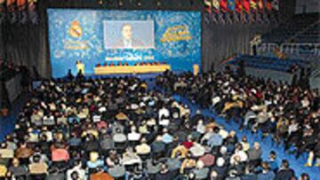 <B>ASAMBLEA.</b> Más de 1.200 presidentes se congregaron ayer en el Saporta en la Reunión General de Peñas 2003.
