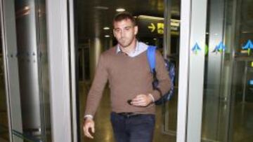 EN EL OJO DEL HURACÁN. Ballesteros, que fue uno de los protagonistas de la polémica con el Real Madrid, ayer a su llegada a A Coruña.