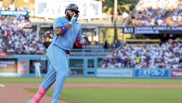 Davis Schneider and Vladimir Guerrero Jr. launched consecutive home runs to open Game 5, a first in World Series history that stunned Dodger Stadium.
