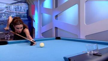 Pilar Rubio jugando al billar en El Hormiguero.