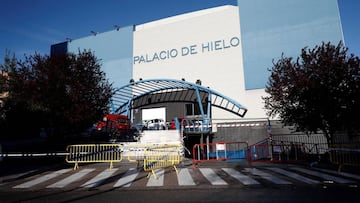 El Palacio de Hielo, improvisada morgue en Madrid.