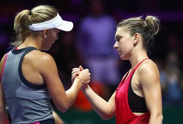 Wozniacki stuns top seed Halep at the WTA Finals