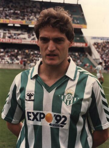 Con el Betis jugó dos temporadas al final de su carrera 88/89 y 90/91