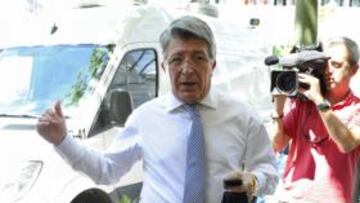 Cerezo: "Si llega una oferta por Falcao, se estudiará"