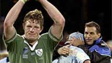 <b>VENCEDORES Y VENCIDOS.</b> La alegría de los irlandeses contrastaba con el hundimiento de los argentinos.