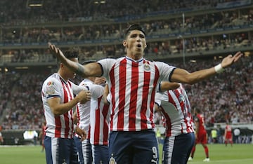 Título de Chivas causa locura en el Ángel de la Independencia