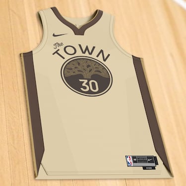El uniforme Statement Edition de los Golden State Warriors para la temporada 2025/26 recupera el diseño 'The Town', con fondo negro y el icónico roble blanco en el centro del pecho. Este diseño rinde homenaje a Oakland, donde el equipo jugó durante 47 años, y representa una de las etapas más exitosas en la historia de la franquicia.