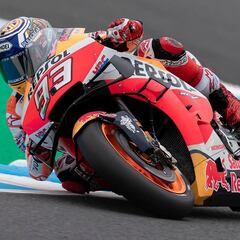 Márquez rompe el gafe post título con la décima victoria