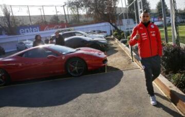 Así presentaba el jugador su nueva joya antes de sufrir el accidente, durante la noche del martes.