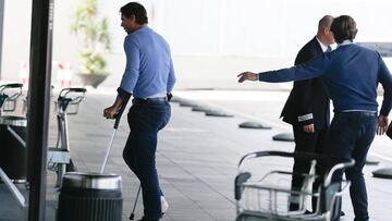 Primera imágen de Rafa Nadal con muletas