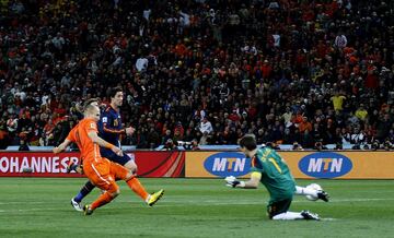 Ocasión de Robben ante Casillas.