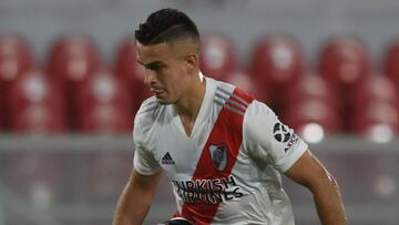 Rafael Santo Borré, delantero de River Plate tuvo que salir del encuentro ante Arsenal por una molestia muscular. Gallardo aseguró que fue un golpe