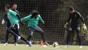 El equipo dirigido por Paulo Autuori realizó una jornada de entrenamiento pensando en el enfrentamiento ante el equipo paraguayo por la Copa Libertadores, donde va perdiendo 1-0.