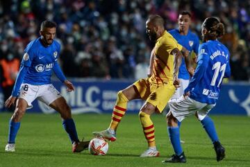 Another Barça debut for Dani Alves