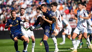 Partido de la jornada 16 de la Segunda División 2024-2025 de la liga de fútbol española, Liga Hypermotion, entre Albacete-Tenerife disputado el 23/11/2024 en el Carlos Belmonte. Foto Josema Moreno