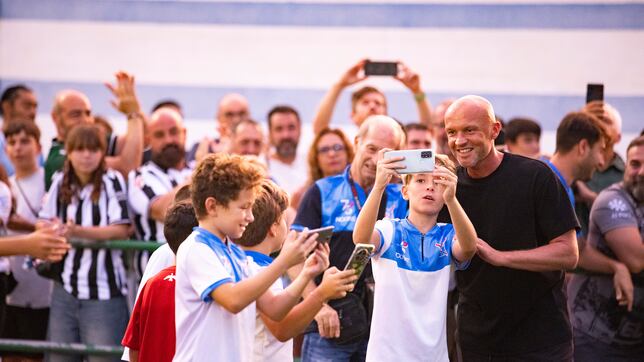 Schreuder reclama un central y un delantero centro