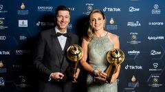 Lewandowski y Alexia Putellas con sus premios en los Globe Soccer Awards.