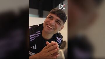 “¿No me estás boludeando, no?”: Aquino hace reír a los hinchas de Colo Colo por esta razón