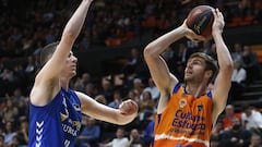 Aaron Doornekamp (derecha), durante un partido de la Liga Endesa