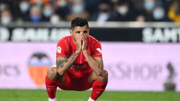 'Tecatito' Corona tuvo discreta actuación ante el Valencia
