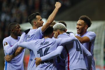 1-1. Ferran Torres celebra el primer gol.