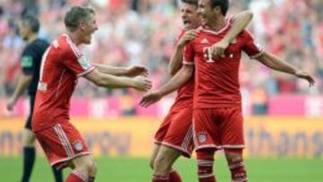 Los jugadores del Bayern celebran el tercer gol.
