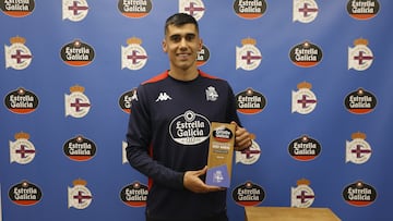 Villares recibi¨® el Premio Estrella Galicia al mejor jugador del Deportivo del mes de marzo.