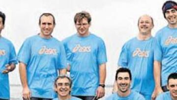 <b>ESPÍRITU DE EQUIPO.</b> La preparación que ha montado Mitsubishi para sus pilotos en Francia ha sido al menos divertida. Los dakarianos han practicado rugby, bicicleta de montaña, han nadado en aguas frías. Todo ello de día y hasta de noche.