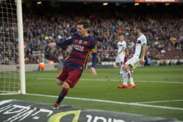 Celebración del segundo gol de Messi a pase de Luis Suárez. 
