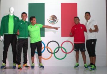 La Delegación Mexicana lucirá indumentaria de la marca española Joma. La sencillez y los tradicionales colores son su distintivo.El uniforme cuenta con el logo de Río 2016 y el uniforme de gala ostenta un detalle mexicano