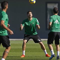 Setién llega a Málaga más cuestionado que Míchel