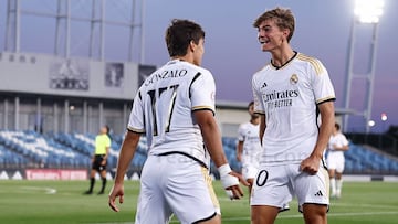 Gonzalo y Nico Paz, en el Castilla-Melilla.